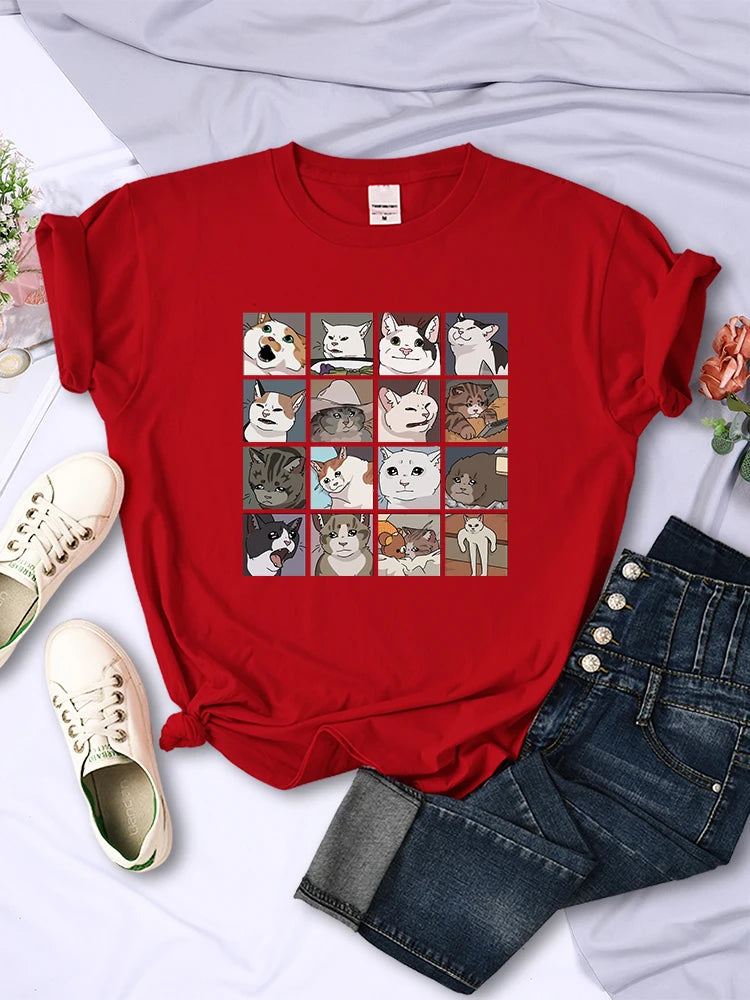 Camiseta Feminina Estampada com Cachorro e Gato