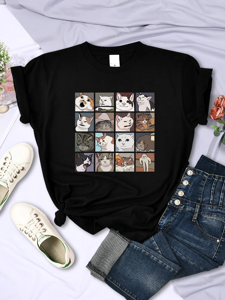 Camiseta Feminina Estampada com Cachorro e Gato