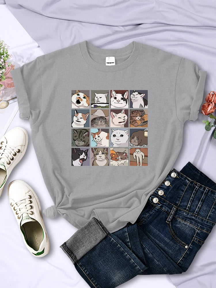 Camiseta Feminina Estampada com Cachorro e Gato